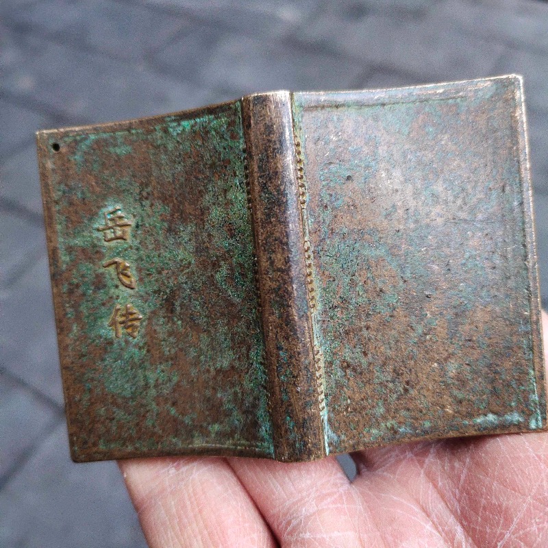 Antique Bronze Mini Book Amule - Vintage And Collectible Books reseña y precio
